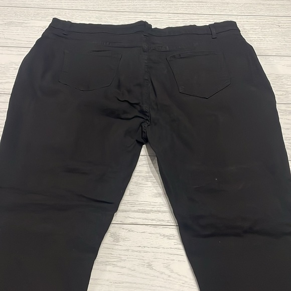 Bottom - Picture 3 of 4